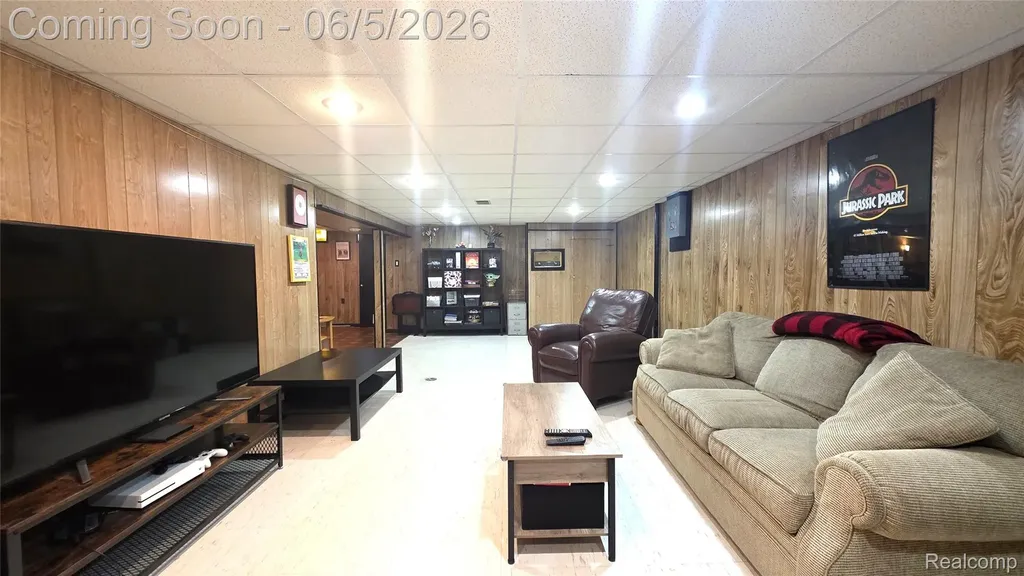 16017 Chestnut Street Roseville City MI 48066