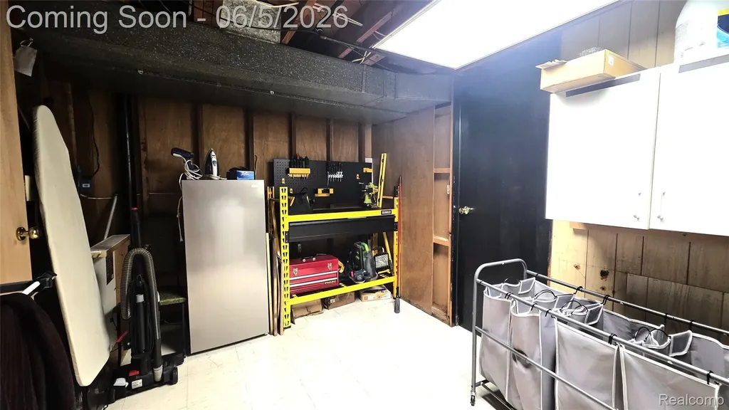 16017 Chestnut Street Roseville City MI 48066