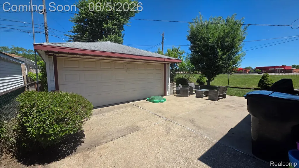 16017 Chestnut Street Roseville City MI 48066