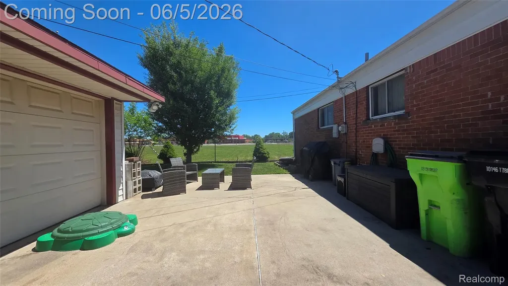 16017 Chestnut Street Roseville City MI 48066