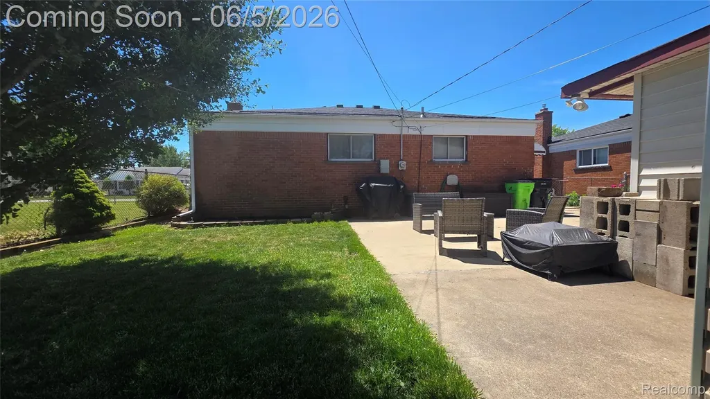 16017 Chestnut Street Roseville City MI 48066
