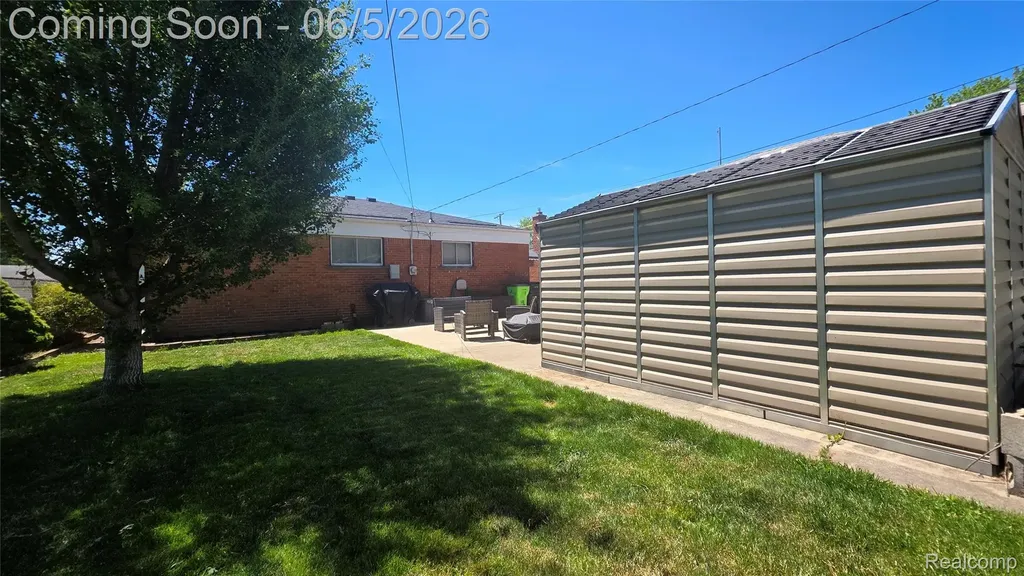 16017 Chestnut Street Roseville City MI 48066