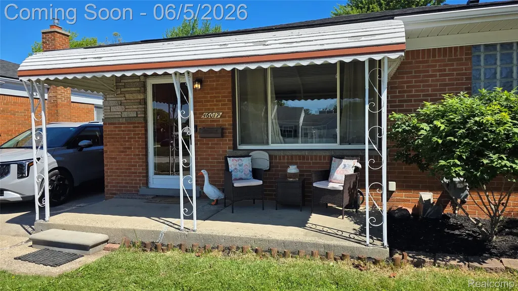 16017 Chestnut Street Roseville City MI 48066