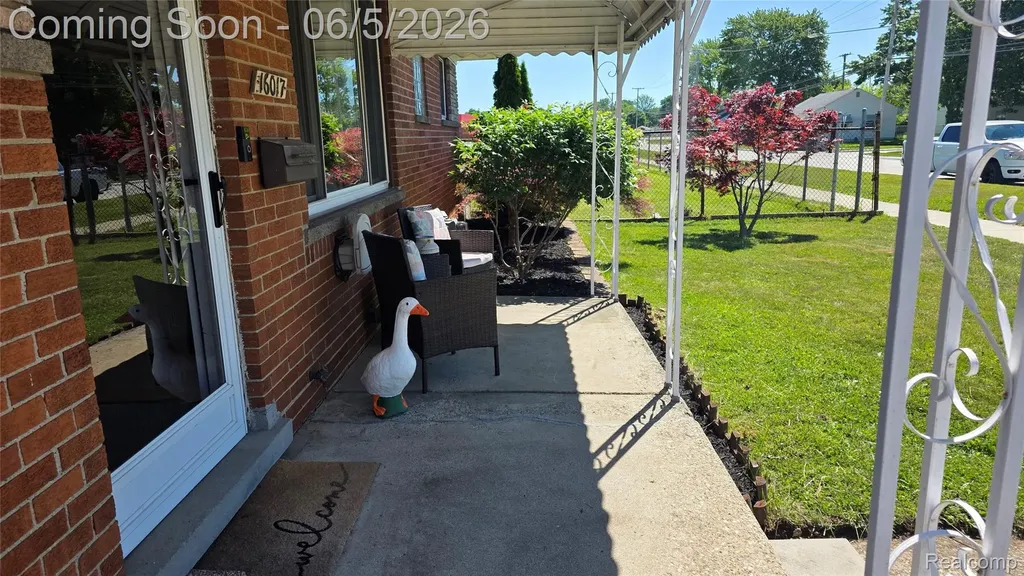 16017 Chestnut Street Roseville City MI 48066