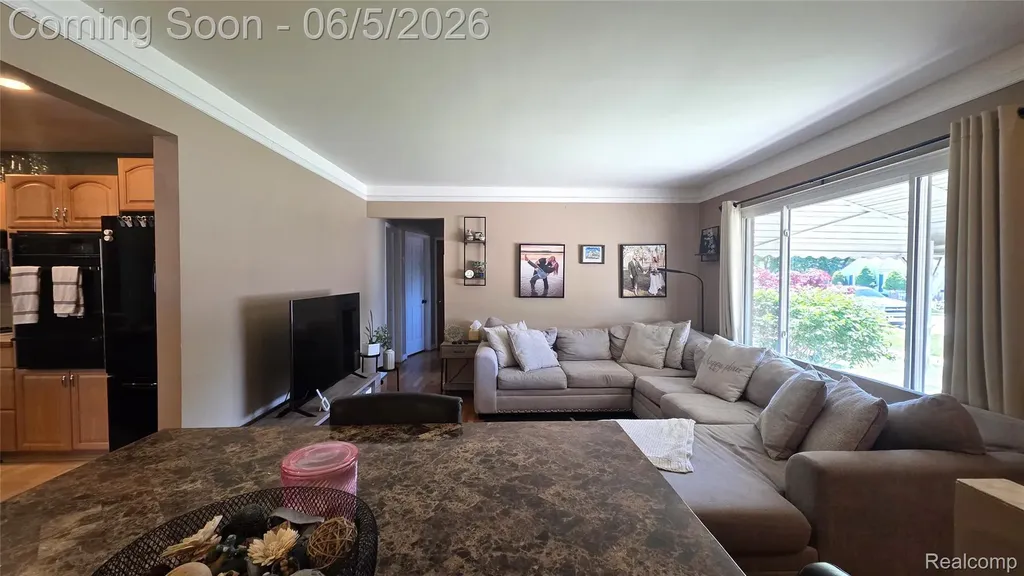 16017 Chestnut Street Roseville City MI 48066