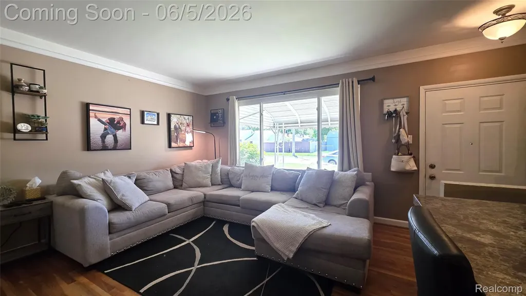 16017 Chestnut Street Roseville City MI 48066