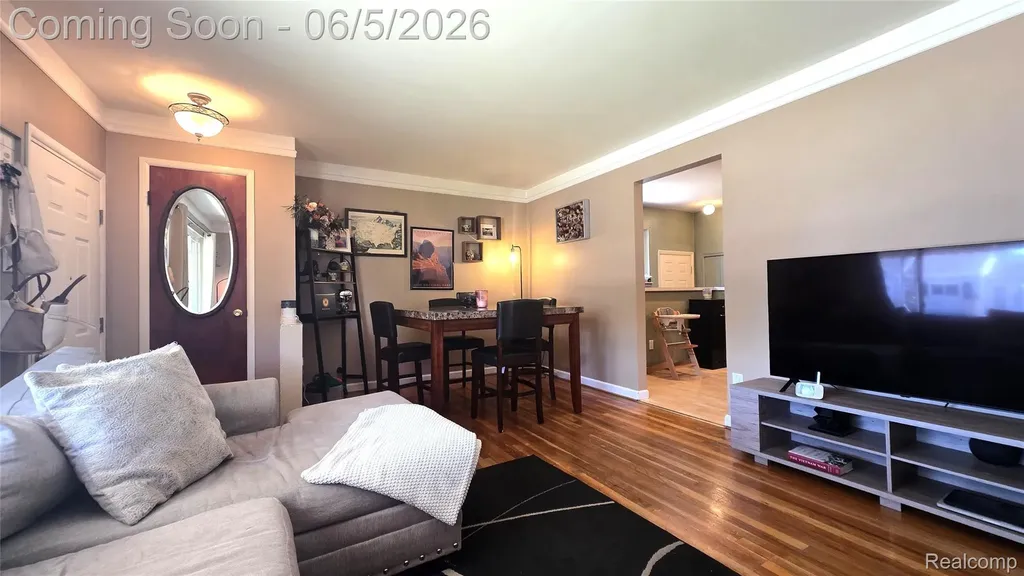 16017 Chestnut Street Roseville City MI 48066