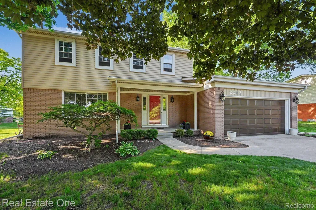 2242 W Wattles Road Troy City MI 48098