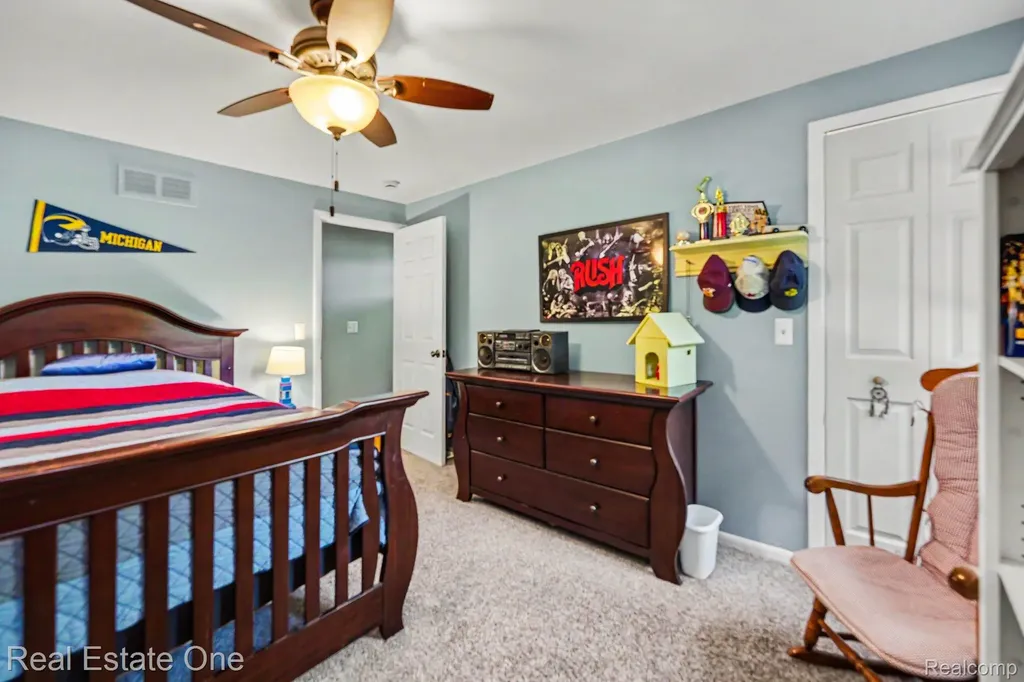 2242 W Wattles Road Troy City MI 48098