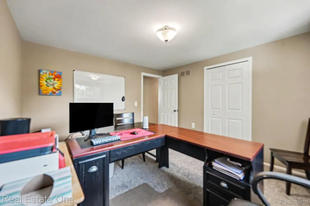 2242 W Wattles Road Troy City MI 48098