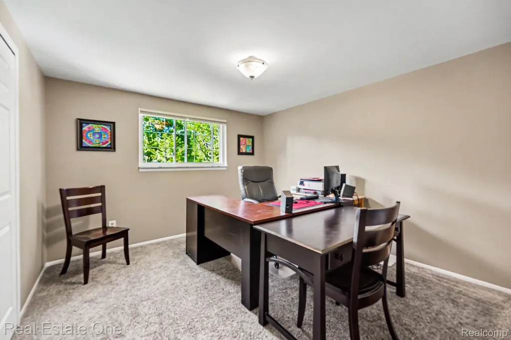 2242 W Wattles Road Troy City MI 48098