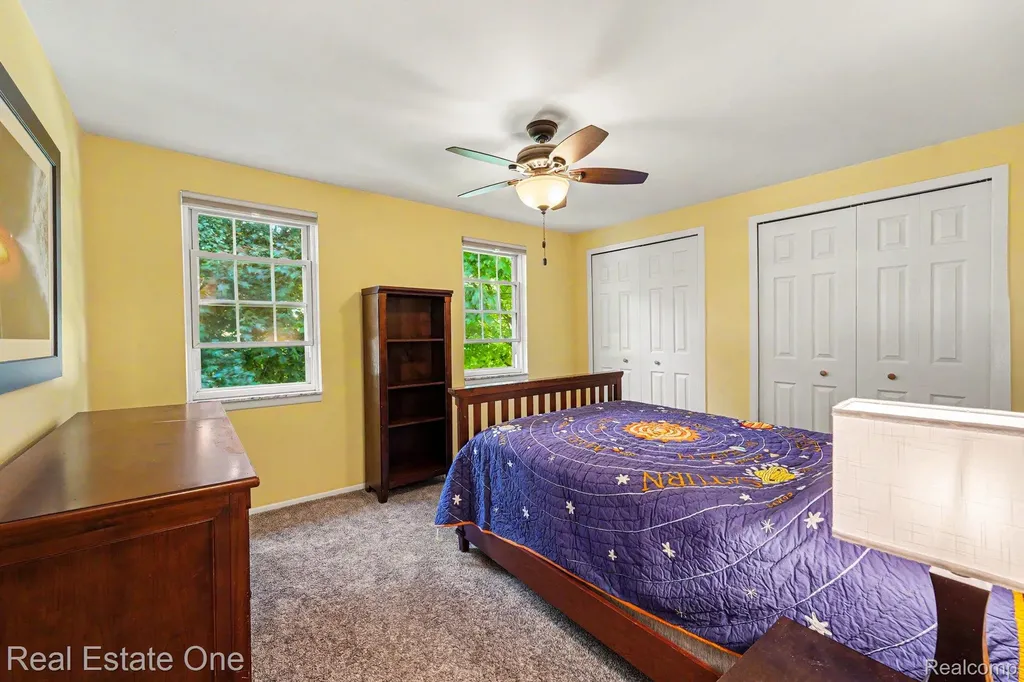 2242 W Wattles Road Troy City MI 48098