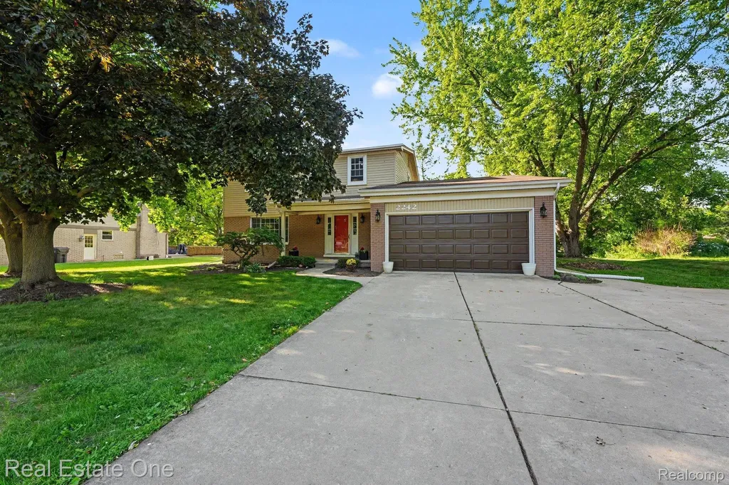 2242 W Wattles Road Troy City MI 48098