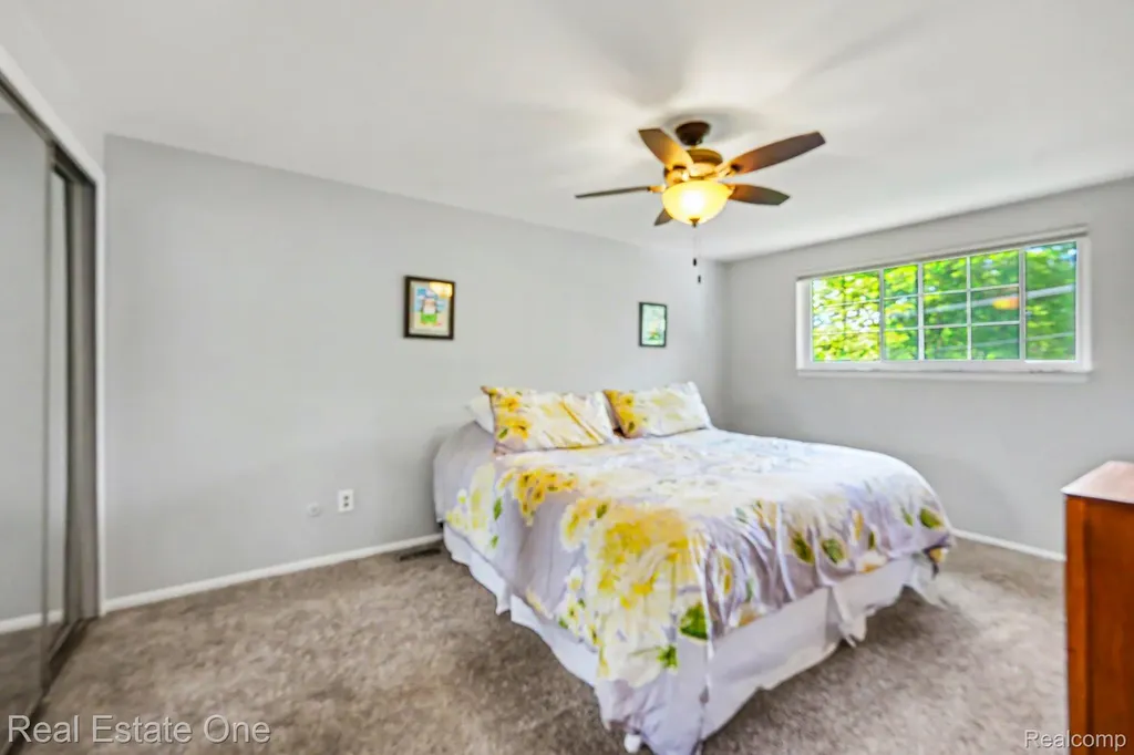 2242 W Wattles Road Troy City MI 48098