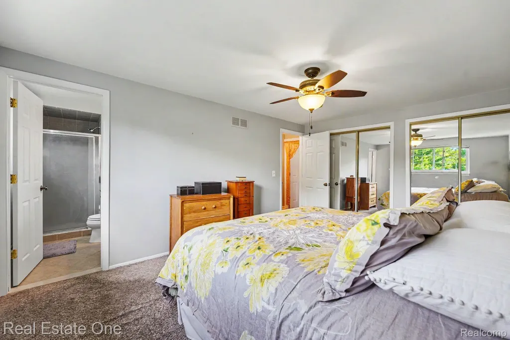 2242 W Wattles Road Troy City MI 48098