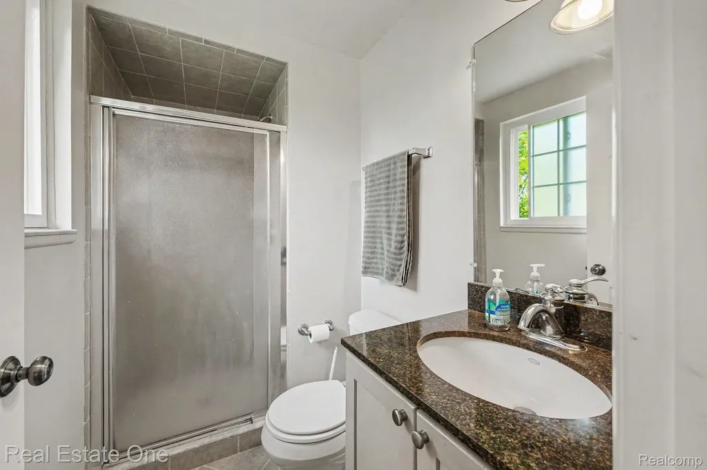 2242 W Wattles Road Troy City MI 48098