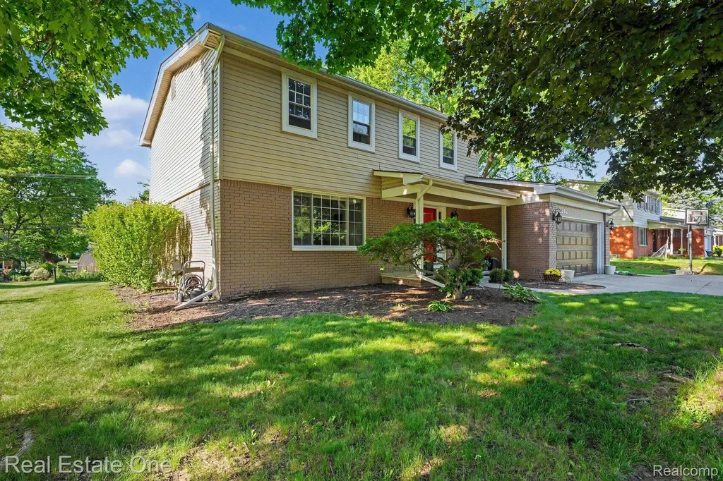 2242 W Wattles Road Troy City MI 48098