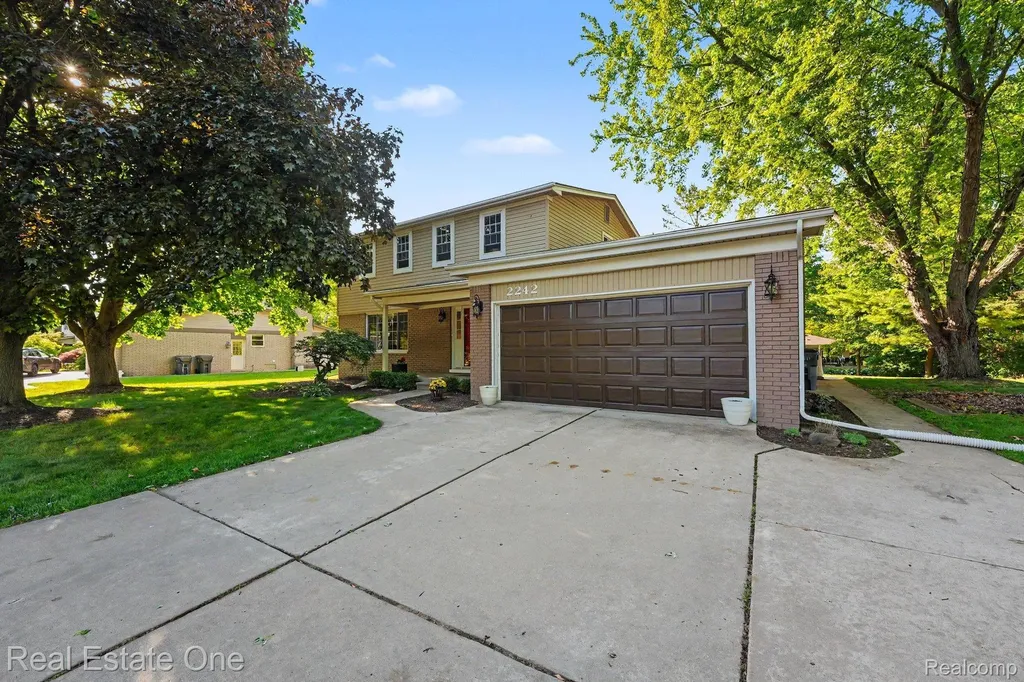 2242 W Wattles Road Troy City MI 48098