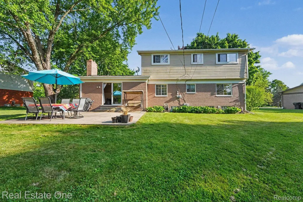 2242 W Wattles Road Troy City MI 48098
