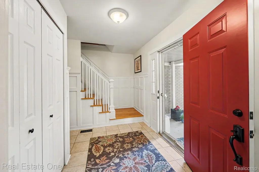2242 W Wattles Road Troy City MI 48098