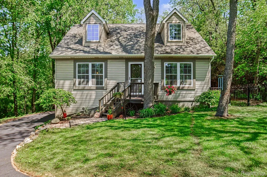 9790 Norman Road Springfield Charter Township MI 48348