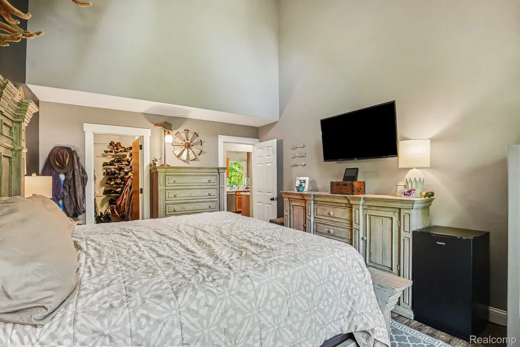 9790 Norman Road Springfield Charter Township MI 48348