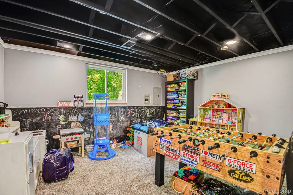 9790 Norman Road Springfield Charter Township MI 48348
