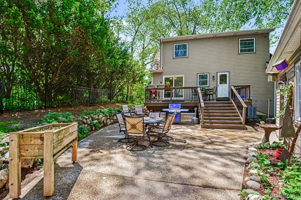 9790 Norman Road Springfield Charter Township MI 48348