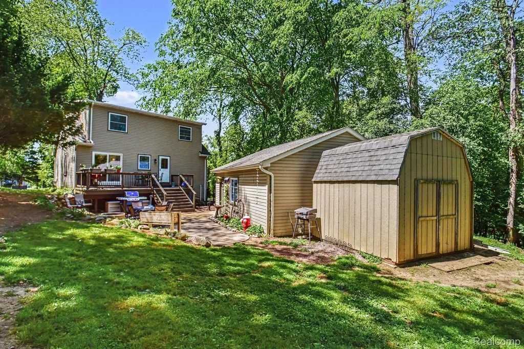 9790 Norman Road Springfield Charter Township MI 48348