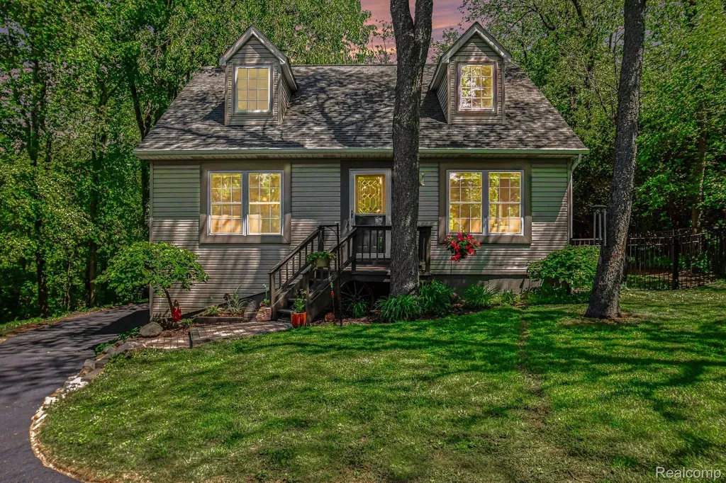 9790 Norman Road Springfield Charter Township MI 48348