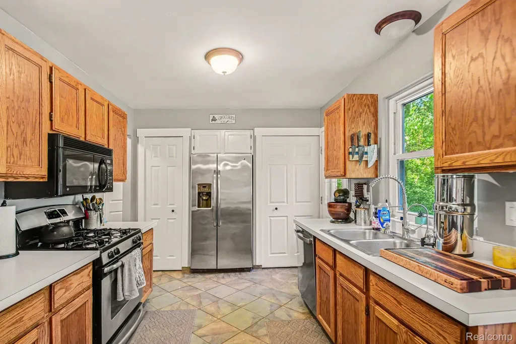 9790 Norman Road Springfield Charter Township MI 48348