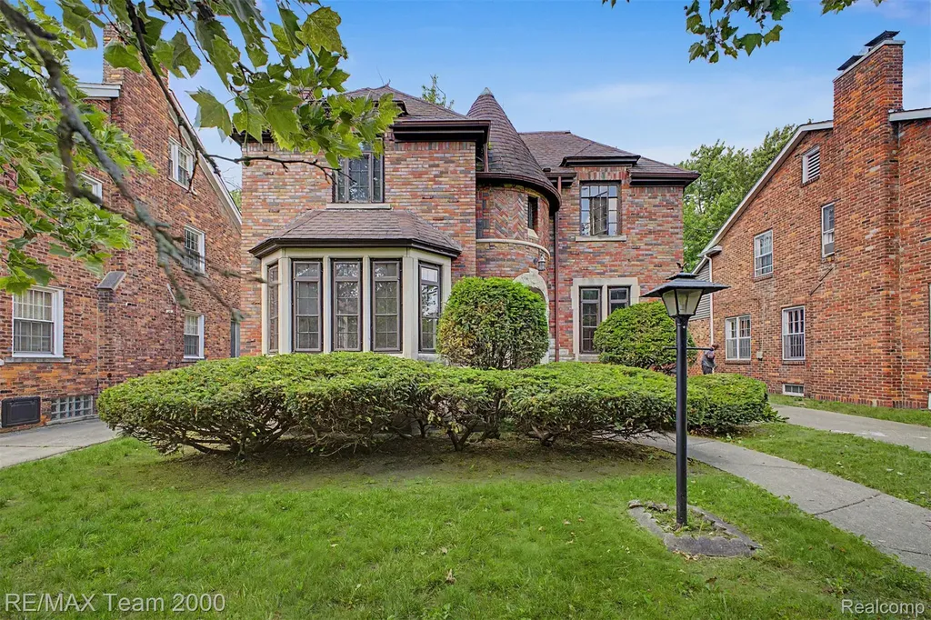 18085 Warrington Drive Detroit City MI 48221
