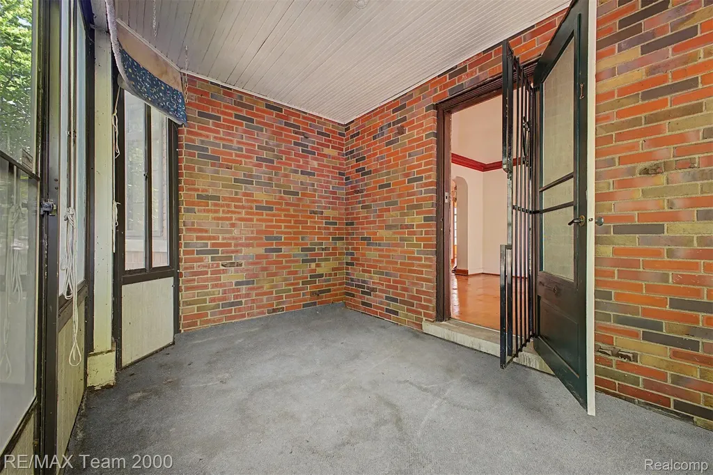 18085 Warrington Drive Detroit City MI 48221