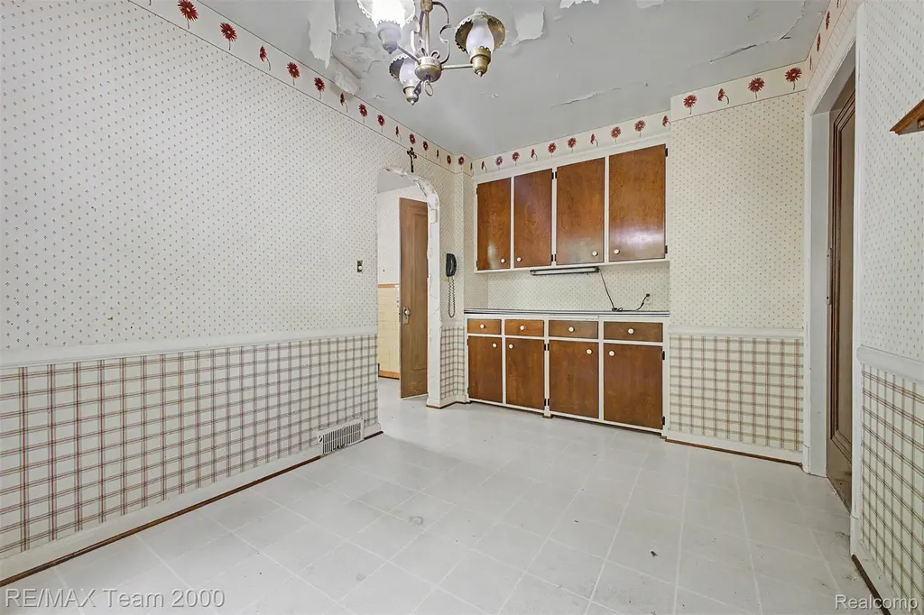 18085 Warrington Drive Detroit City MI 48221