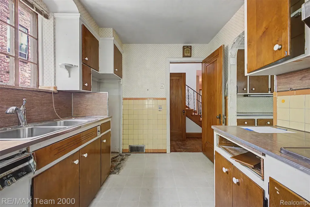 18085 Warrington Drive Detroit City MI 48221