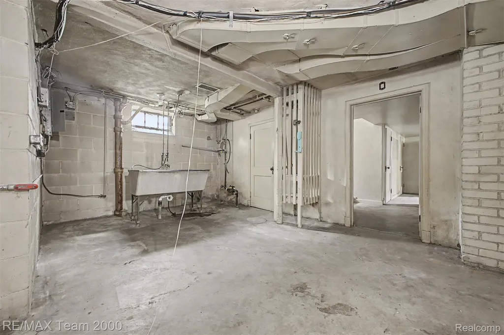 18085 Warrington Drive Detroit City MI 48221