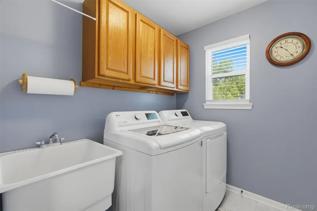 6263 Shadetree Court Genoa Township MI 48843