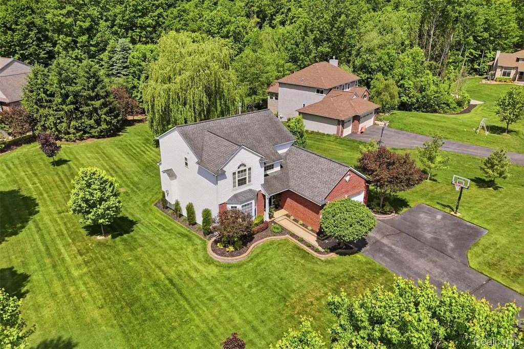 6263 Shadetree Court Genoa Township MI 48843