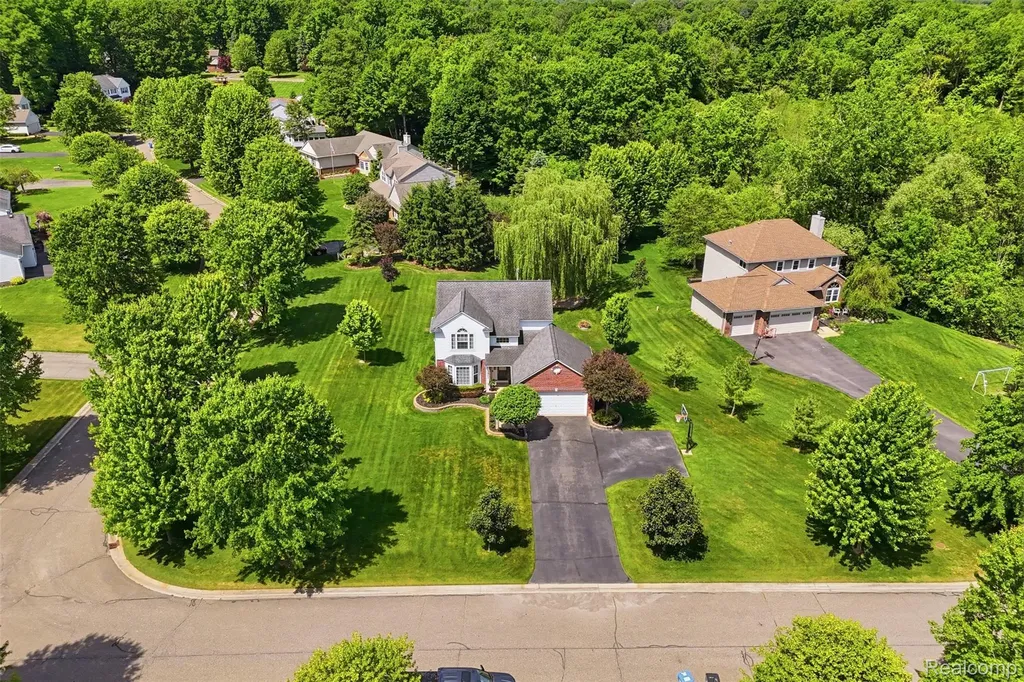 6263 Shadetree Court Genoa Township MI 48843
