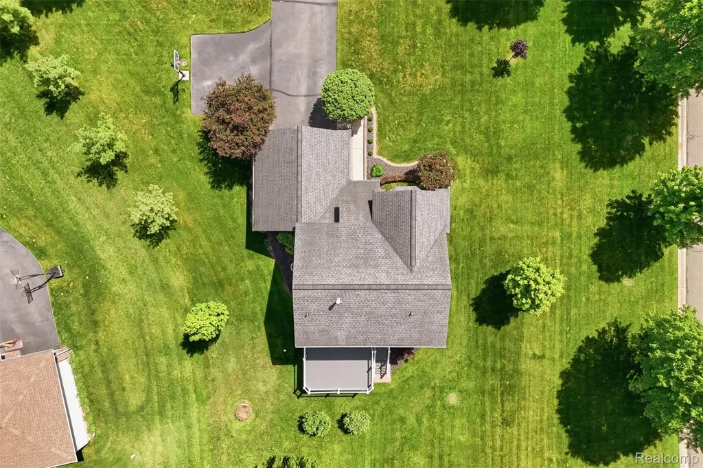 6263 Shadetree Court Genoa Township MI 48843