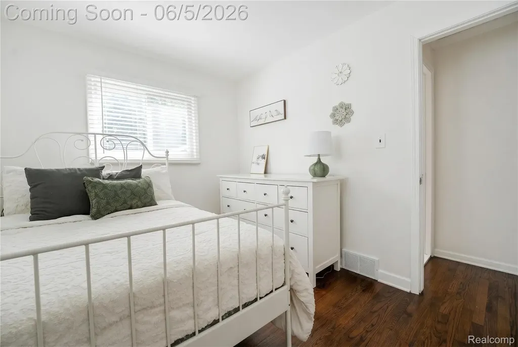 6848 Cardwell Street Garden City City MI 48135