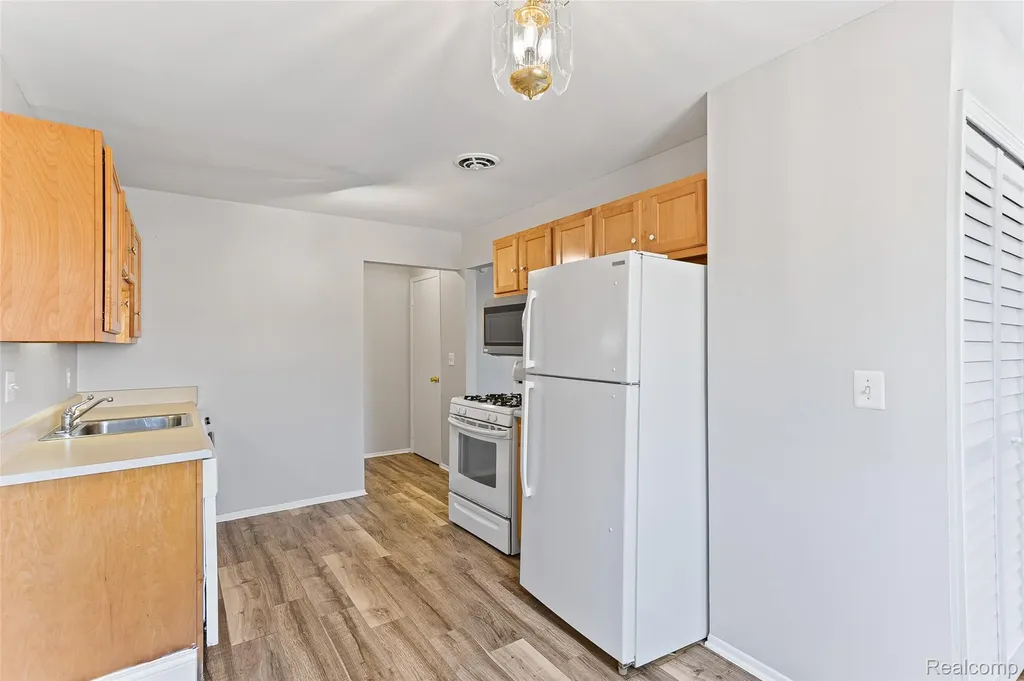 24973 Mayfair Street Flat Rock City MI 48134