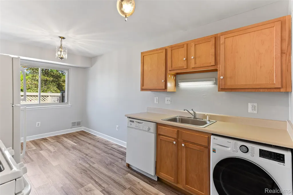 24973 Mayfair Street Flat Rock City MI 48134