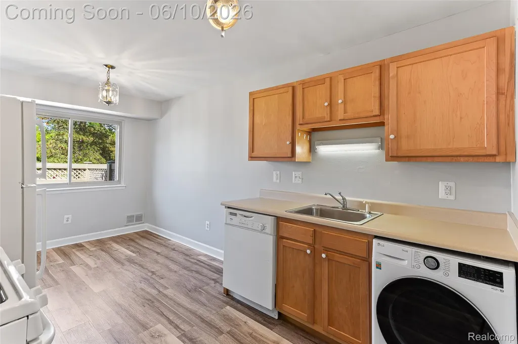 24973 Mayfair Street Flat Rock City MI 48134