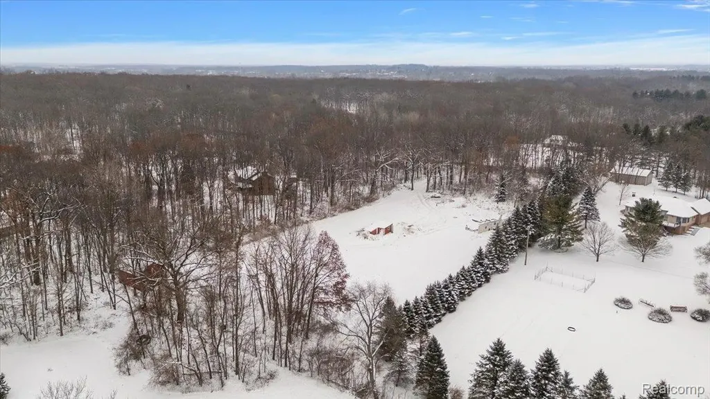 700 W Maple Road Milford Charter Township MI 48381