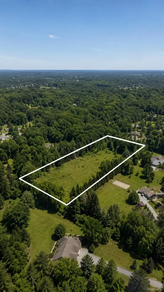700 W Maple Road Milford Charter Township MI 48381