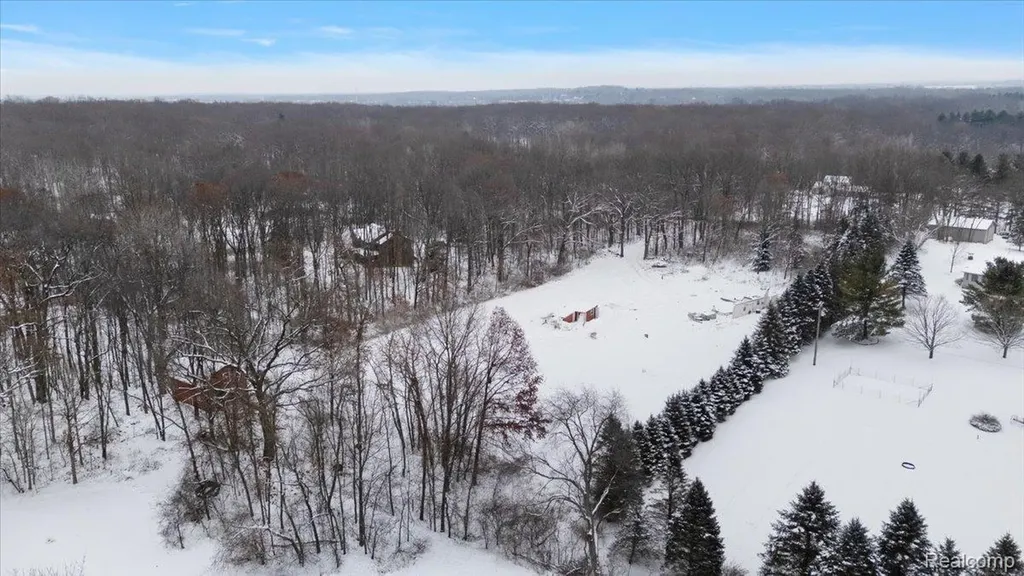 700 W Maple Road Milford Charter Township MI 48381