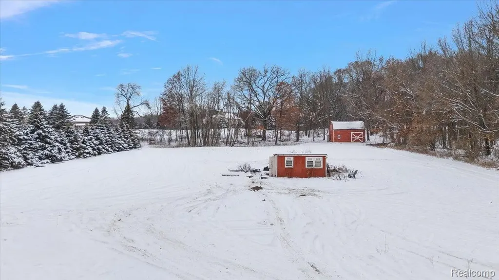 700 W Maple Road Milford Charter Township MI 48381