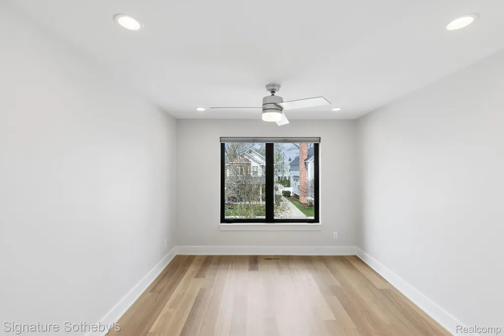 832 Humphrey Avenue Birmingham City MI 48009