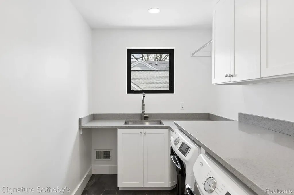 832 Humphrey Avenue Birmingham City MI 48009